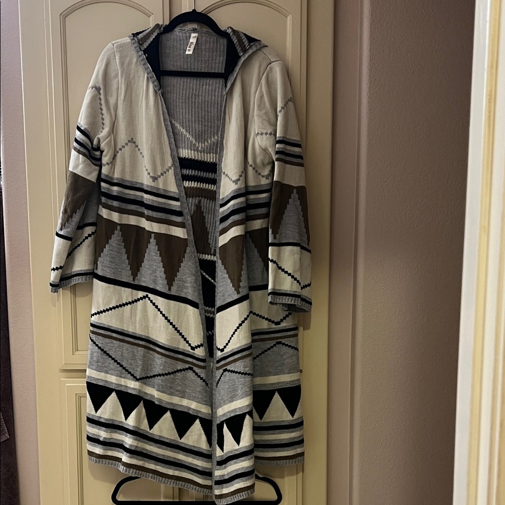 3x Diva Geometric Hooded Cardigan in Cream, Gray, and Brown